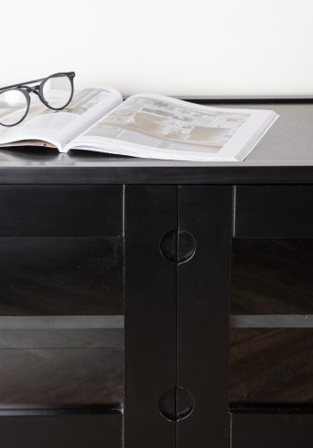 VENTURE DESIGN Alcoa skjenk, m. 2 drer og 2 skuffer - sort MDF