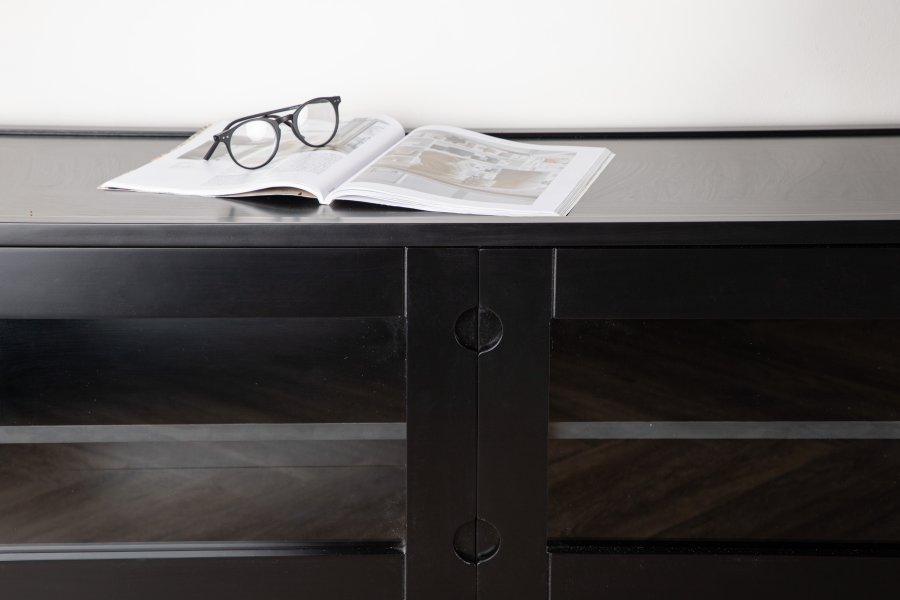 VENTURE DESIGN Alcoa skjenk, m. 2 drer og 2 skuffer - sort MDF