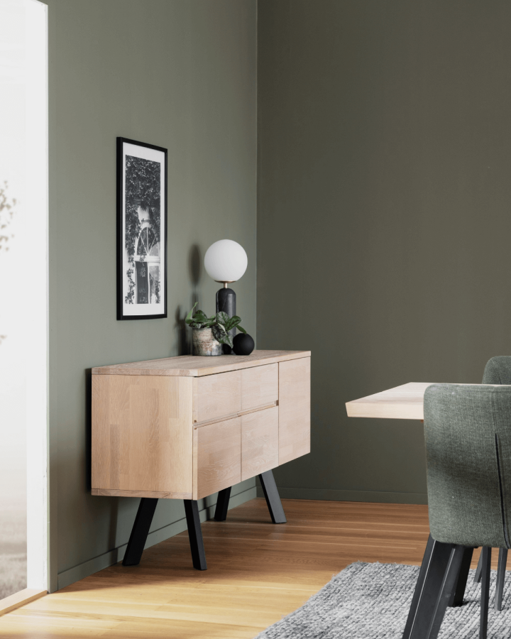 ROWICO Fred skjenk - hvitoljet eik, m. 2 skuffer og 3 drer 