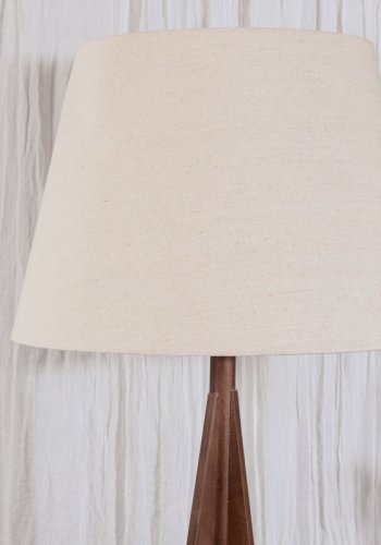 VENTURE DESIGN Kona gulvlampe - lin og espresso gummitre