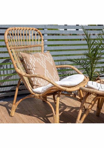 VENTURE DESIGN Ella lenestol, med fotskammel og pute - off-white stoff og naturlig bambus