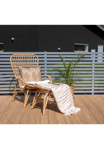 VENTURE DESIGN Ella lenestol, med fotskammel og pute - off-white stoff og naturlig bambus