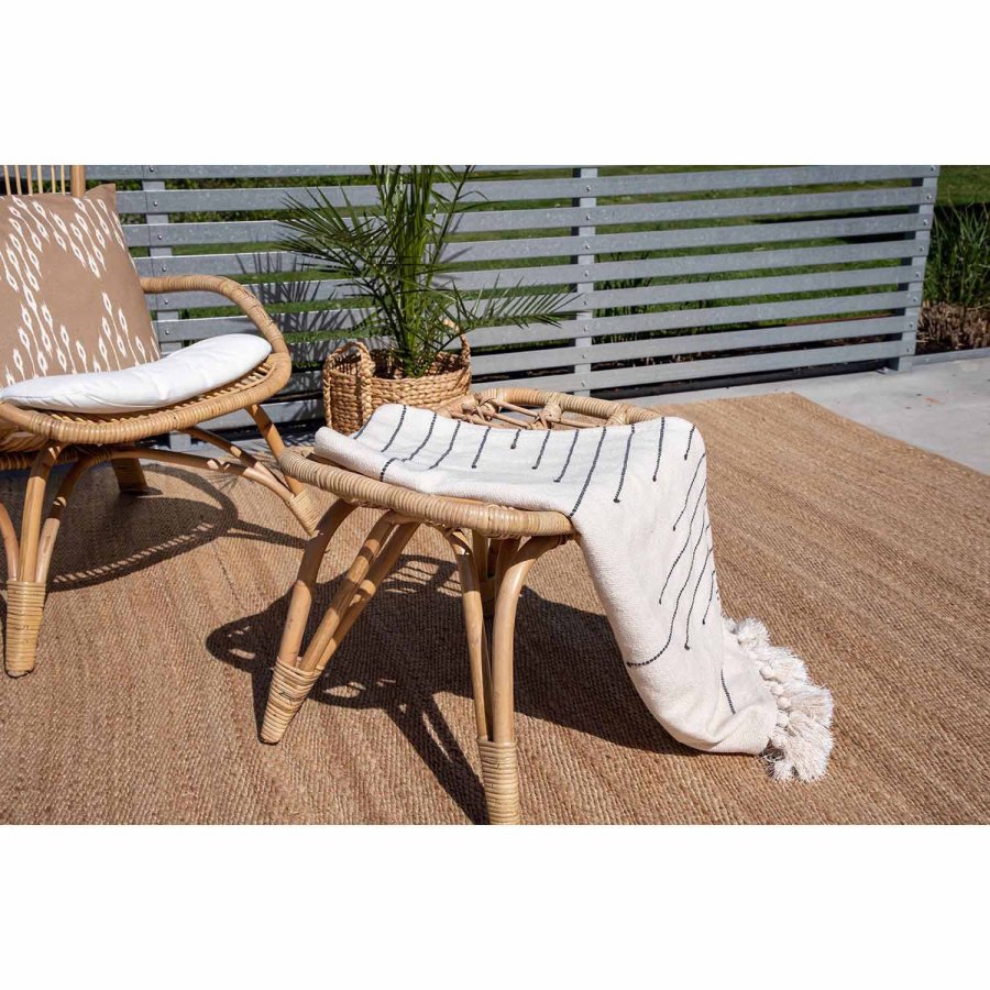 VENTURE DESIGN Ella lenestol, med fotskammel og pute - off-white stoff og naturlig bambus