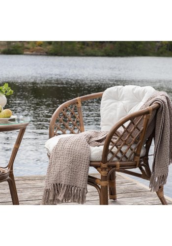 VENTURE DESIGN Wera loungest, m. 2 havestole og 1 havebord - offwhite hynder, glas og brun rattan