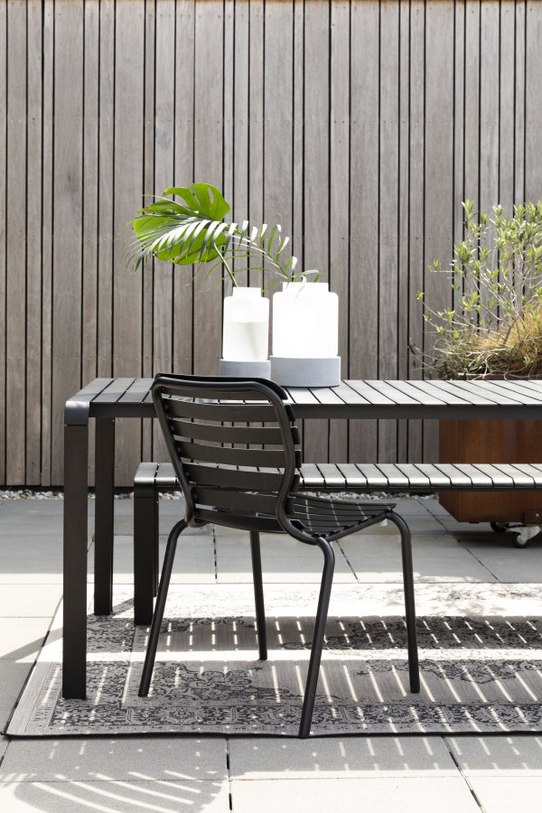 ZUIVER Vondel hagestol, stabelbar - sort aluminium