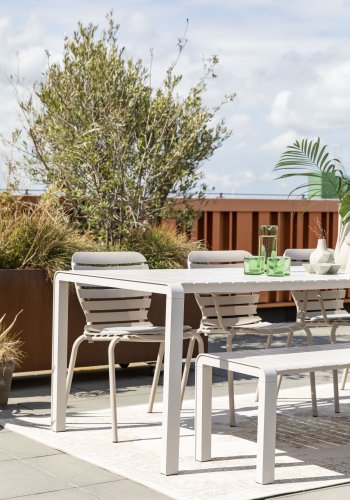 ZUIVER Vondel hagestol, stabelbar - leirhvit aluminium