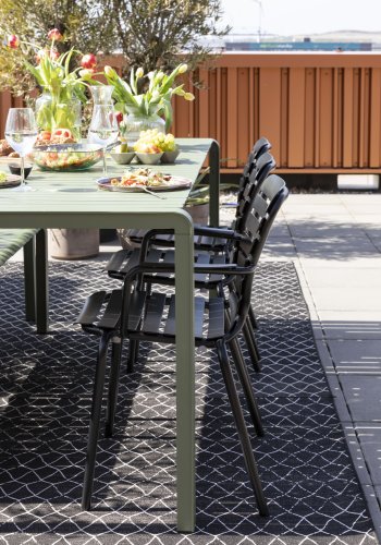 ZUIVER Vondel hagestol, med armlener - sort aluminium