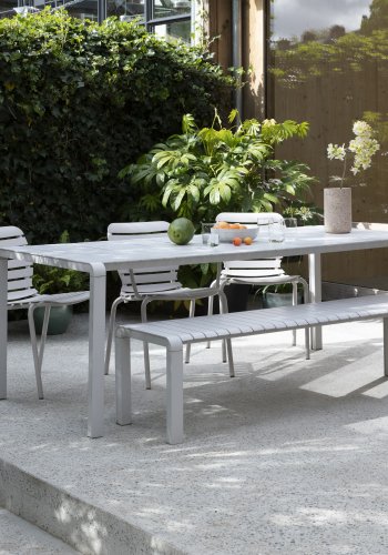 ZUIVER Vondel hagestol, med armlener - leirhvit aluminium