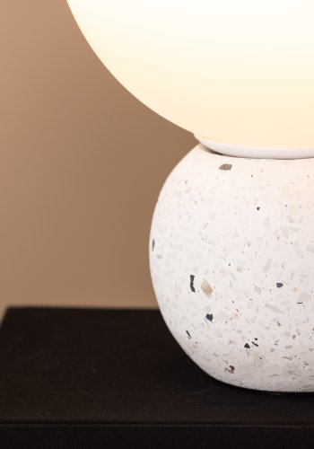 VENTURE DESIGN Metz bordlampe - hvid glas og hvid terrazzo