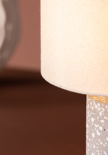 VENTURE DESIGN Dijon bordlampe - beige lin og gr terrazzo