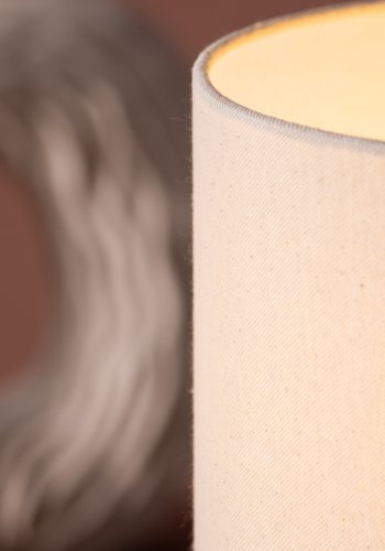 VENTURE DESIGN Dijon bordlampe - beige lin og gr terrazzo