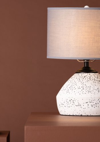 VENTURE DESIGN Sisteron bordlampe - mrkegr lin og hvit terrazzo