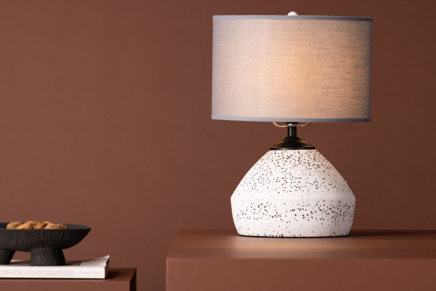 VENTURE DESIGN Sisteron bordlampe - mrkegr lin og hvit terrazzo