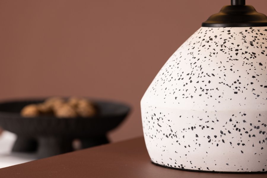 VENTURE DESIGN Sisteron bordlampe - mrkegr lin og hvit terrazzo