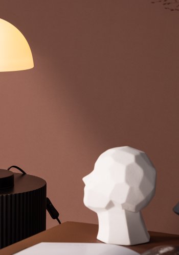 VENTURE DESIGN Ferrand Tischlampe - weißes Glas und schwarzes Eisen