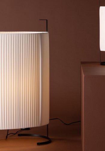 VENTURE DESIGN Rennes gulvlampe, Large - hvitt stoff og svart jern