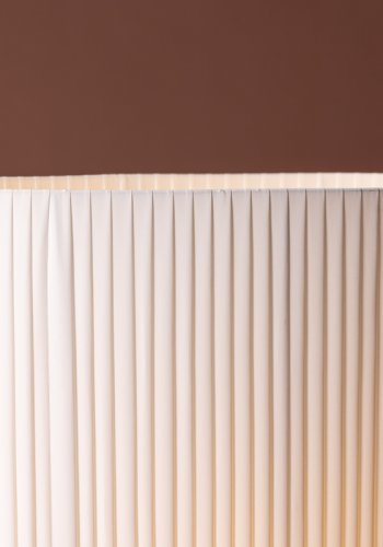 VENTURE DESIGN Rennes gulvlampe, Large - hvitt stoff og svart jern