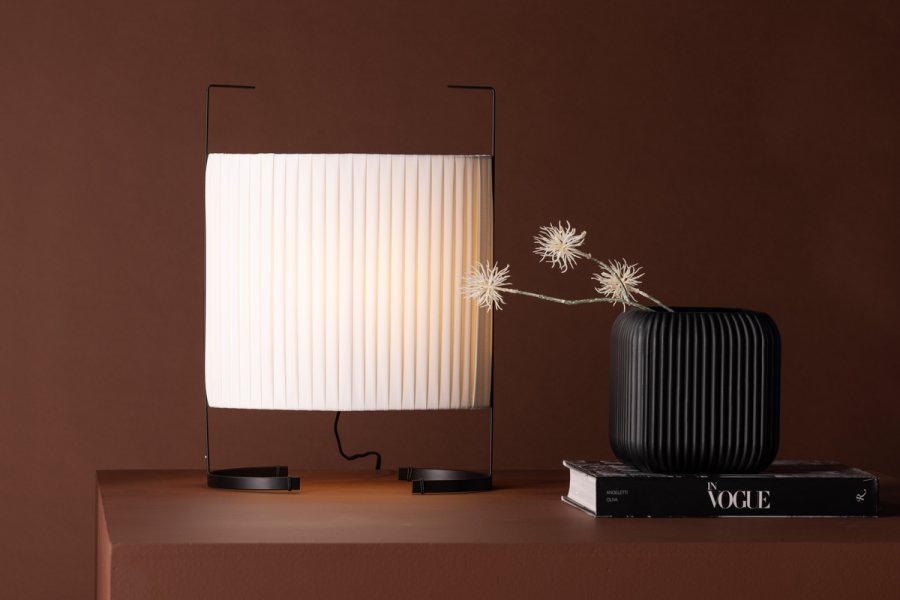 VENTURE DESIGN Rennes gulvlampe, Liten - hvitt stoff og svart jern