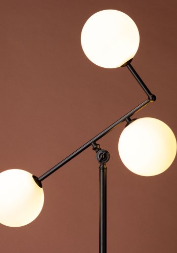 VENTURE DESIGN Marsan golvlampa - vitt glas och svart järn