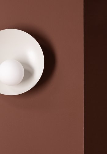 VENTURE DESIGN Le Havre vegglampe - hvitt glass og lysegrt jern