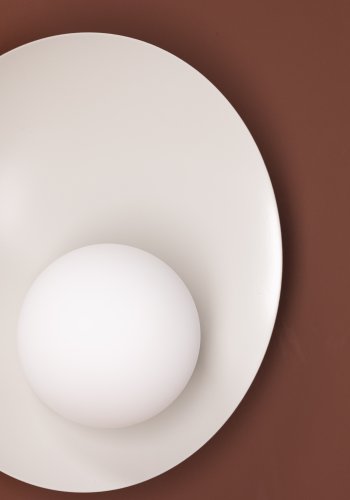 VENTURE DESIGN Le Havre vegglampe - hvitt glass og lysegrt jern