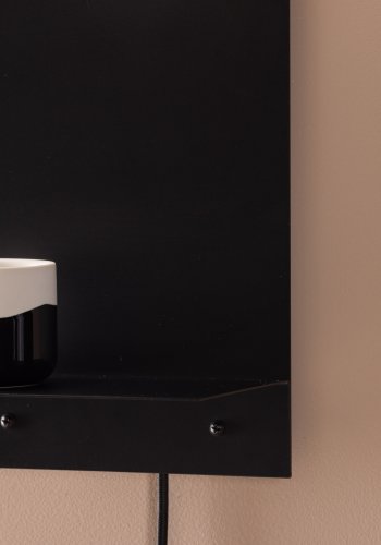 VENTURE DESIGN Troyes vegglampe, med hylle - hvitt glass og svart jern