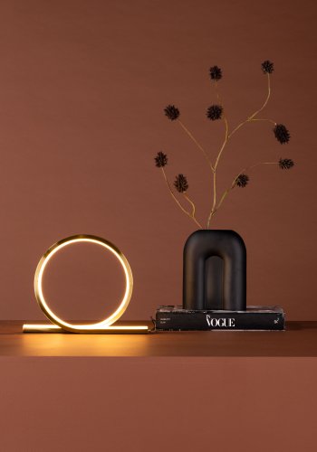 VENTURE DESIGN Saunier bordlampe - gull aluminium