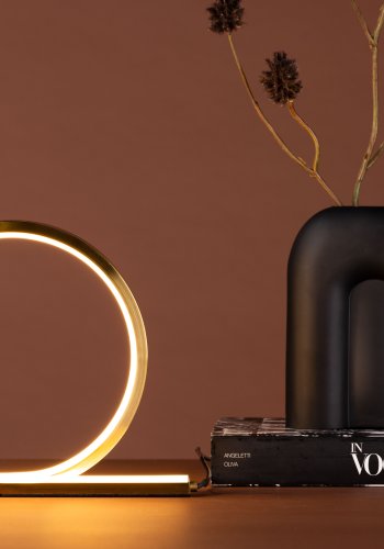 VENTURE DESIGN Saunier bordlampe - gull aluminium