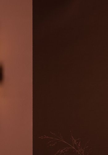 VENTURE DESIGN Clermont vegglampe - hvit akryl og svart jern