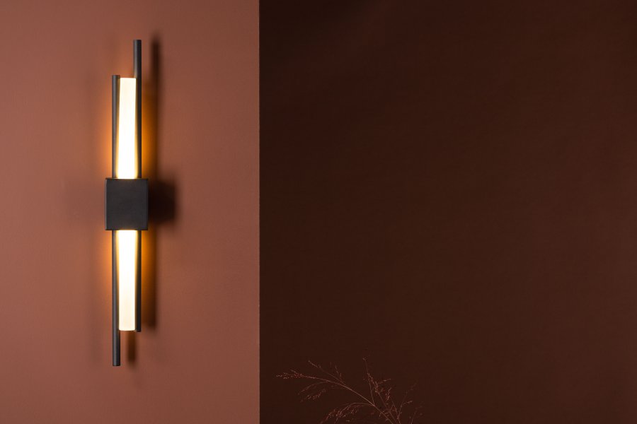 VENTURE DESIGN Clermont vegglampe - hvit akryl og svart jern