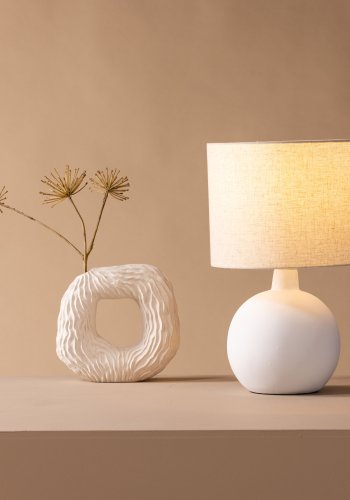 VENTURE DESIGN Torcello bordlampe - beige lin og hvit betong