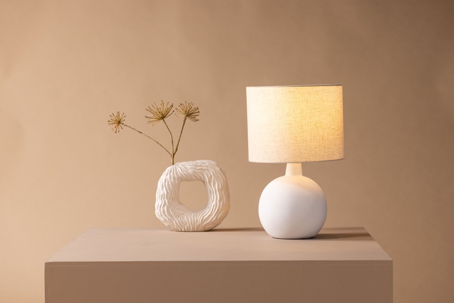 VENTURE DESIGN Torcello bordlampe - beige lin og hvit betong