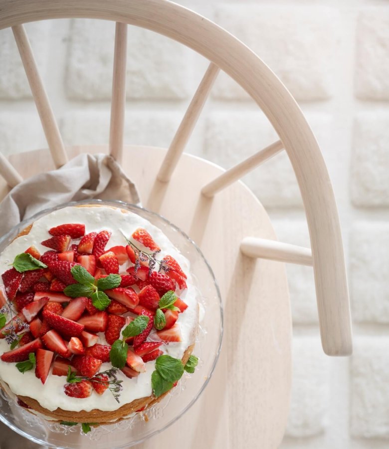 ROWICO Carmen spisebordsstol - hvidpigmenteret gummitr, m. armln