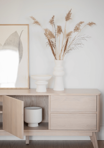 ROWICO Yumi TV-bord - hvitpigmentert eik, 2 skuffer, 1 hylle, 1 dr 