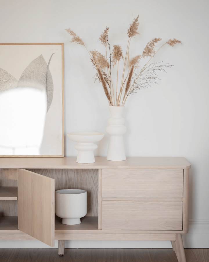 ROWICO Yumi TV-bord - hvitpigmentert eik, 2 skuffer, 1 hylle, 1 dr 