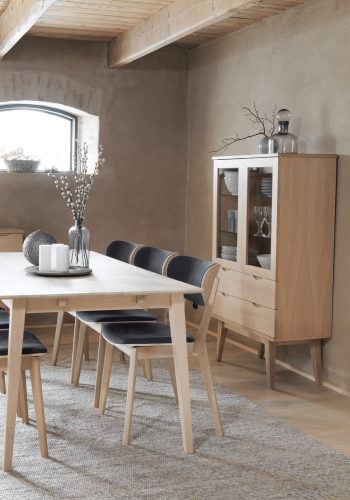 ROWICO Filippa vitrineskab - hvidolieret eg, m. 2 glaslger og 2 skuffer 