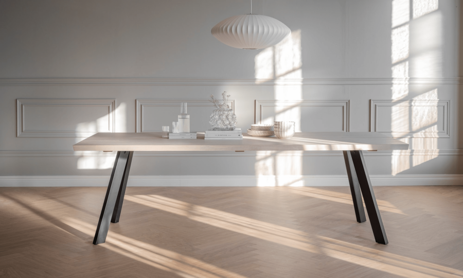 ROWICO Fred Plankentisch - weiß geölte Eiche und schwarzes Metall (240x100) 