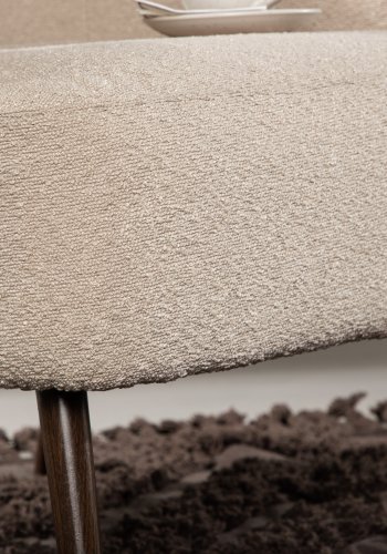 VENTURE DESIGN Lincoln lenestol - beige bouclè-stoff og valnttstl