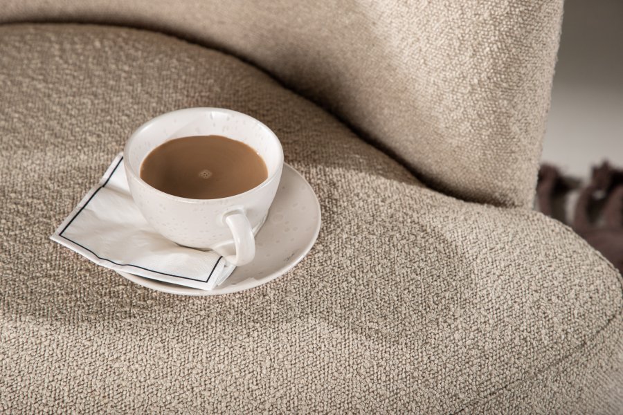 VENTURE DESIGN Lincoln lenestol - beige bouclè-stoff og valnttstl