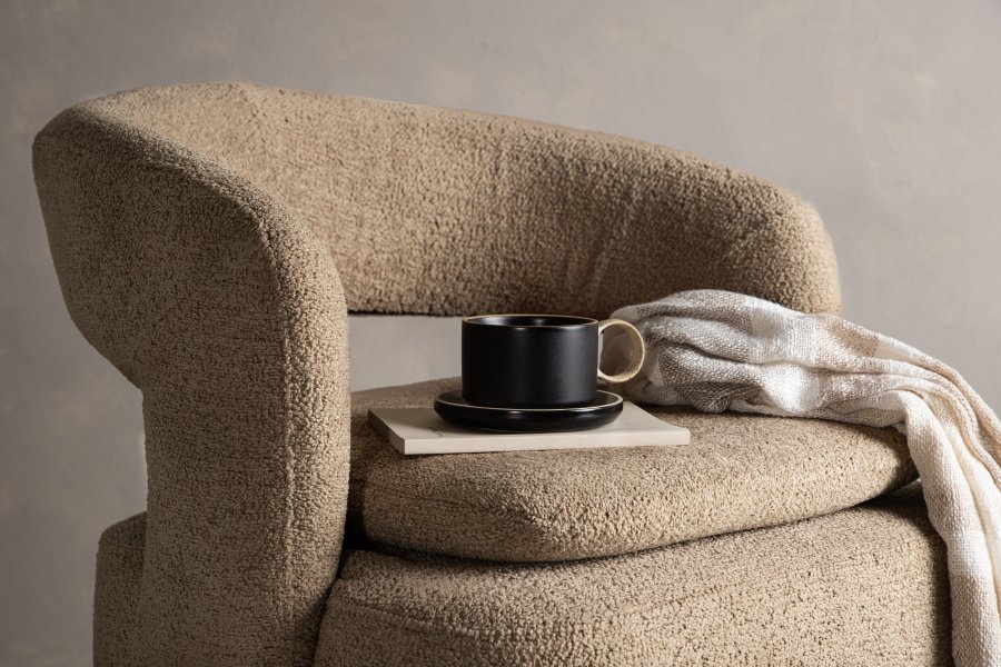 VENTURE DESIGN Laurel svingstol, med armlener - brunt bouclstoff og sort stl