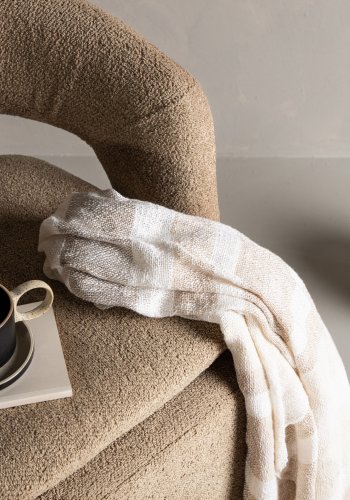 VENTURE DESIGN Laurel svingstol, med armlener - brunt bouclstoff og sort stl