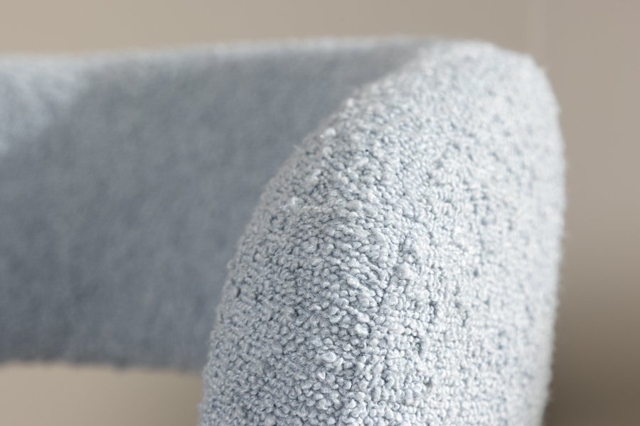 VENTURE DESIGN Laurel lenestol, m. armlener - lysebl bouclé og sort stl