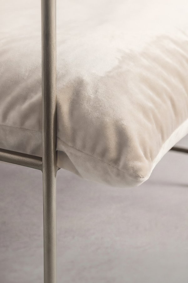 VENTURE HOME Sedalia l�nestol, m. arml�n - beige polyesterfl�jl og bronze st�l