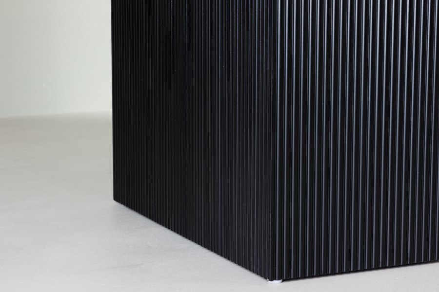 VENTURE DESIGN Matilda spisebord, m. udtrk - sort MDF med finr (130/180)