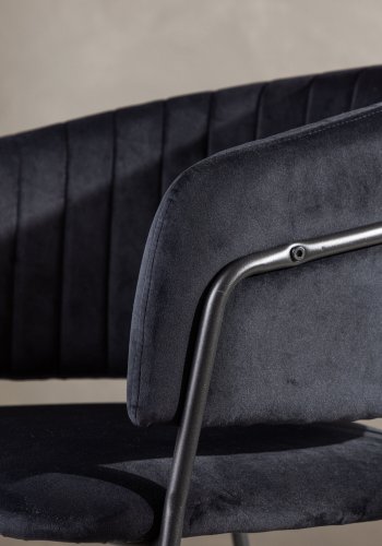 VENTURE DESIGN Selma spisebordstol, med armlener - svart polyesterflyel og sort stl