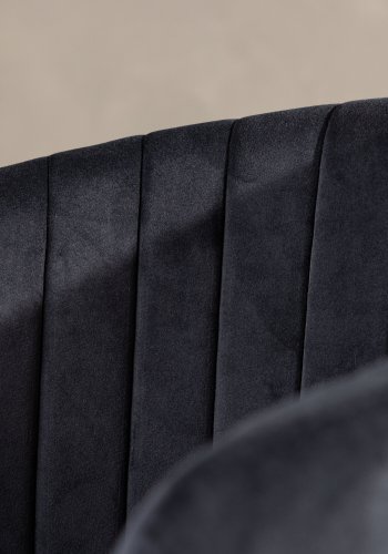 VENTURE DESIGN Selma spisebordstol, med armlener - svart polyesterflyel og sort stl