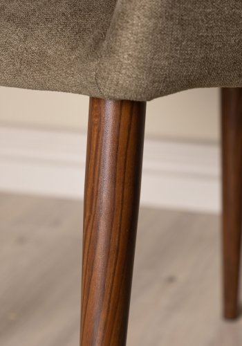 VENTURE DESIGN I morgen spisebordstol, m. armlen - mrk gr/brunt stoff og mrk valnttfarget stl