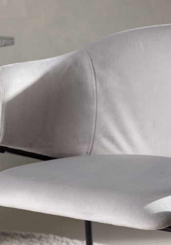 VENTURE DESIGN Evelina spisebordsstol, m. armln - lysegr polyester fljl og sort stl