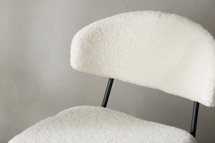 VENTURE DESIGN Chico spisestuestol - hvit bouclé og sort stl