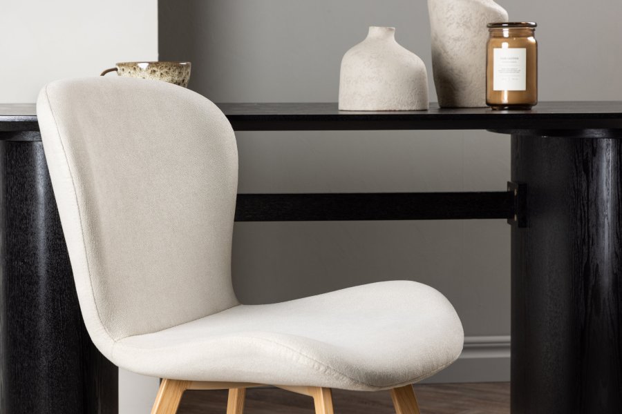 VENTURE DESIGN Lilja spisestuestol - beige stoff og stl med eikelook